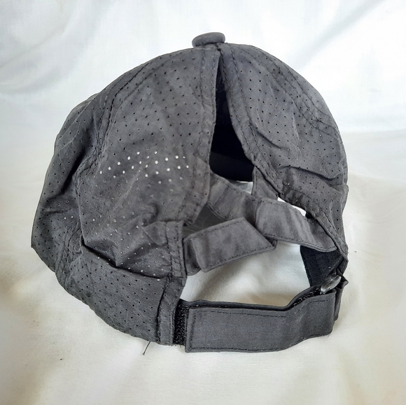 NEW! BLACK pony tail hat - Picture 4 of 5